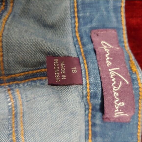 Gloria Vanderbilt Amanda Slim Jeans - Picture 3 of 5